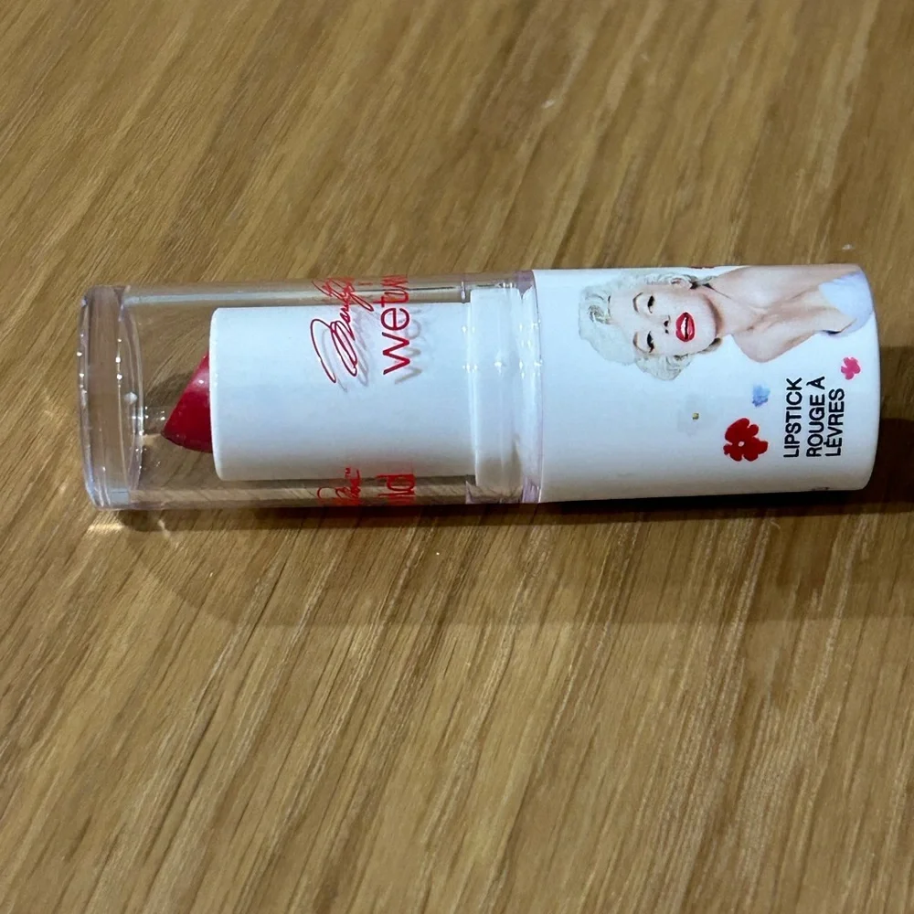 Wet n Wild Marilyn Monroe Bold Red Lipstick - Picture 5 of 16